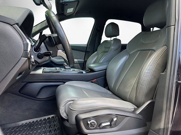 Audi Q7 9 of 21