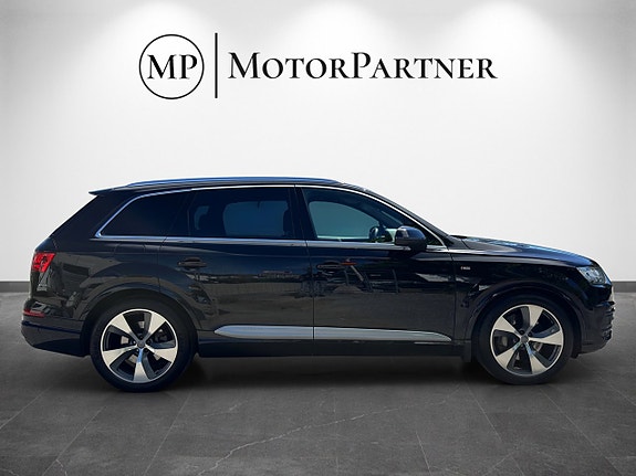 Audi Q7 8 of 21