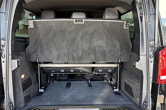 Mercedes-Benz V300 25 of 26