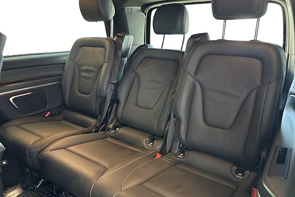 Mercedes-Benz V300 16 of 26