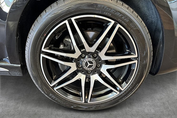 Mercedes-Benz V300 7 of 26
