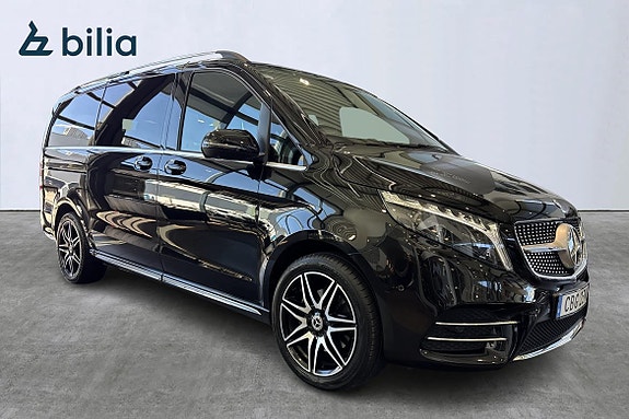 Mercedes-Benz V300 3 of 5