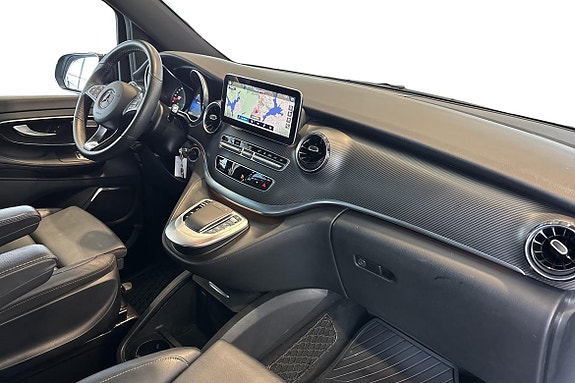 Mercedes-Benz V300 11 of 26
