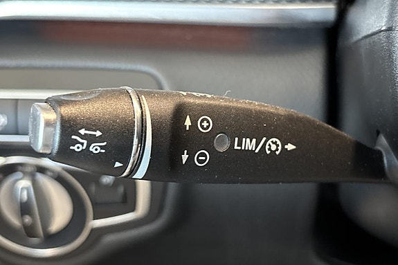 Mercedes-Benz V300 22 of 26