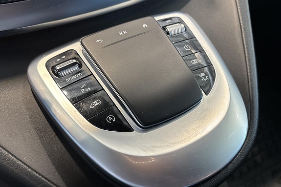 Mercedes-Benz V300 21 of 26