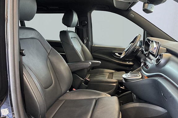 Mercedes-Benz V300 12 of 26