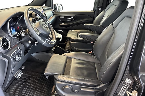 Mercedes-Benz V300 13 of 26