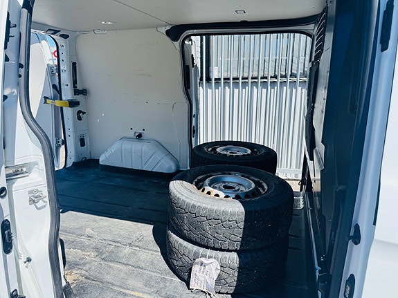 Ford Transit Custom 6 of 15