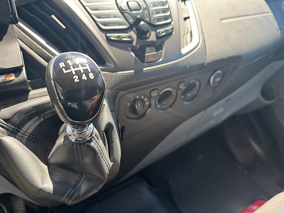 Ford Transit Custom 13 of 15
