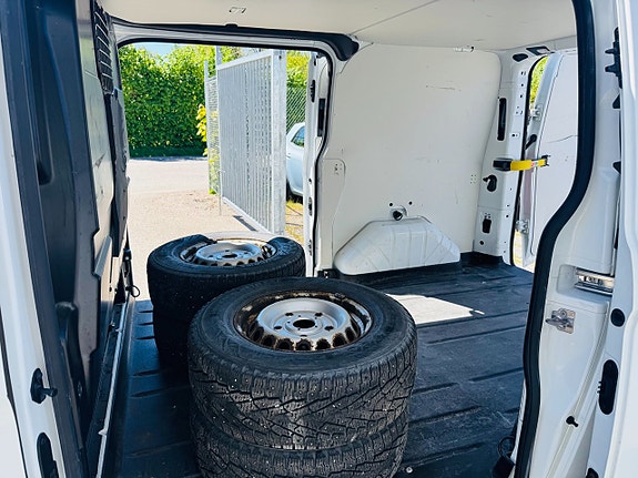 Ford Transit Custom 8 of 15