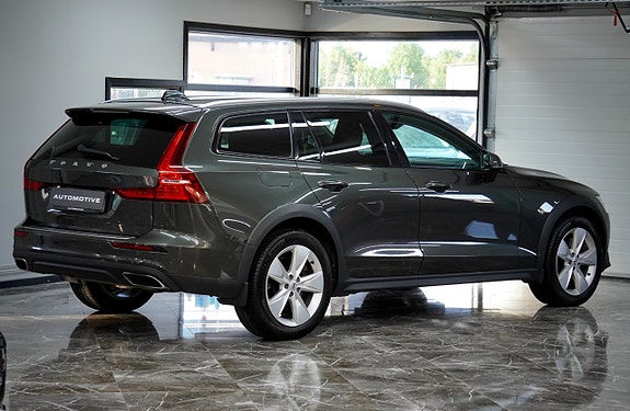 Volvo V60 Cross Country 4 of 5