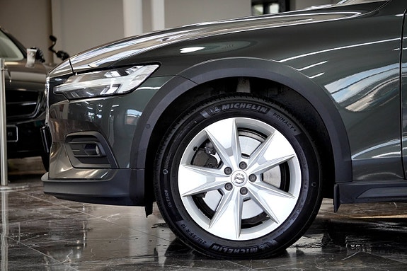 Volvo V60 Cross Country 8 of 19