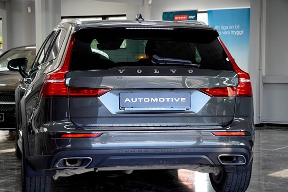 Volvo V60 Cross Country 7 of 19