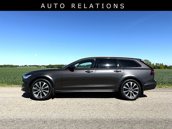 Volvo V90 Cross Country 2 of 3