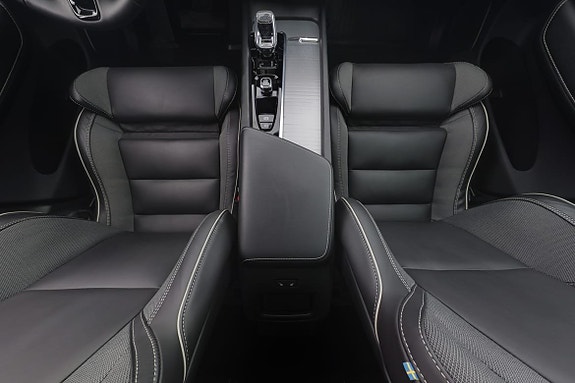 Volvo XC60 11 of 20