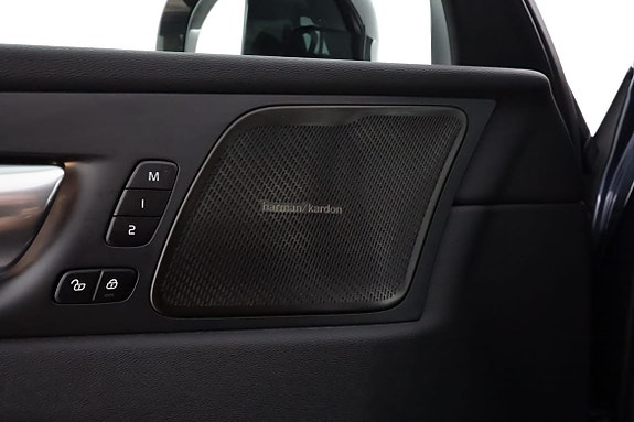 Volvo XC60 9 of 20
