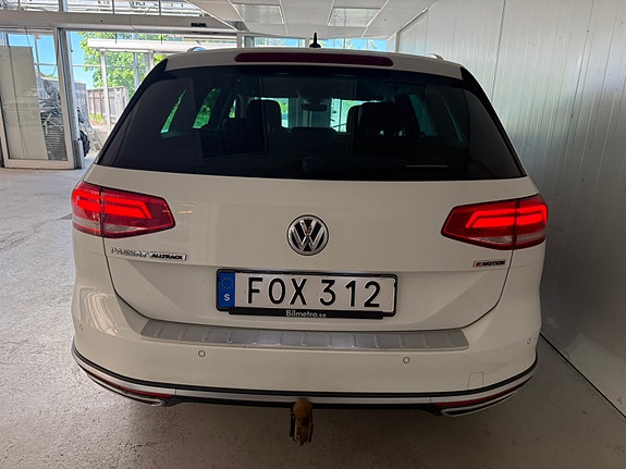 Volkswagen Passat Alltrack 4 of 5