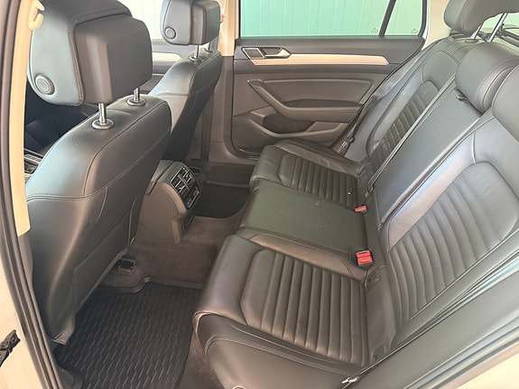 Volkswagen Passat Alltrack 6 of 9