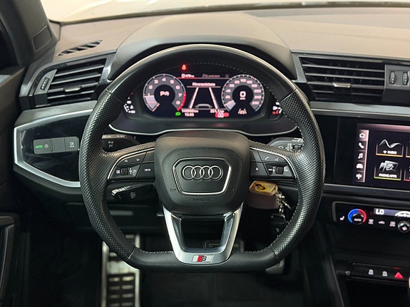 Audi Q3 12 of 20