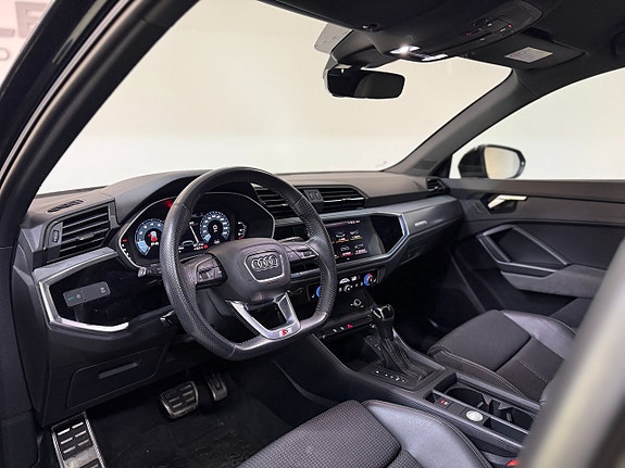 Audi Q3 3 of 5
