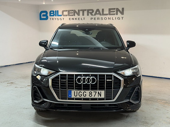 Audi Q3 2 of 5