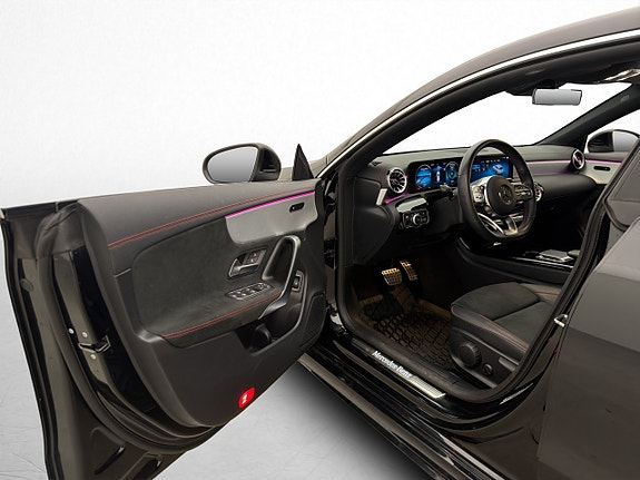 Mercedes-Benz CLA250 e 9 of 30