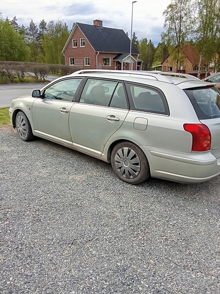 Toyota Avensis 3 of 5