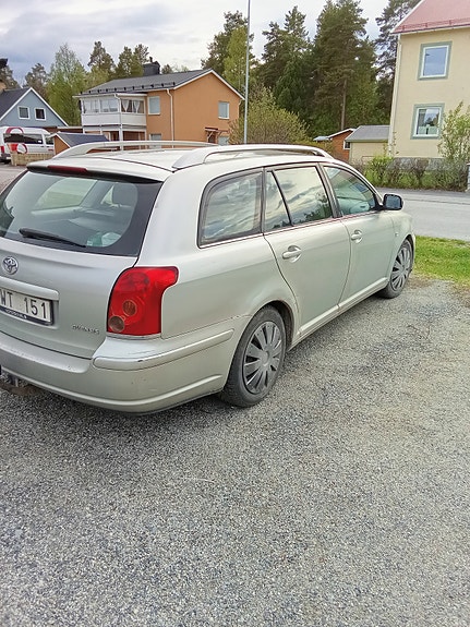 Toyota Avensis 5 of 5