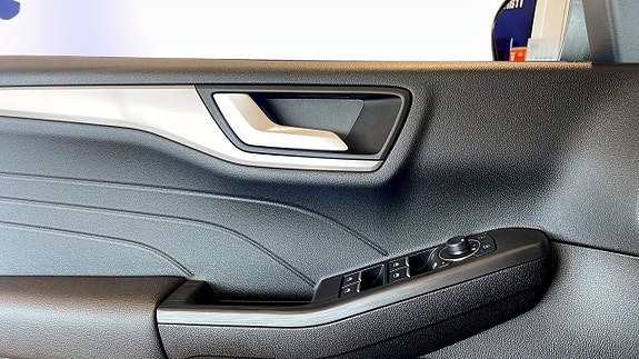 Ford Kuga 11 of 12