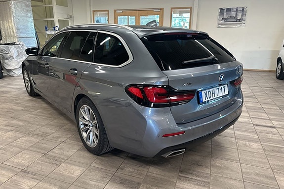 BMW 520d 3 of 5