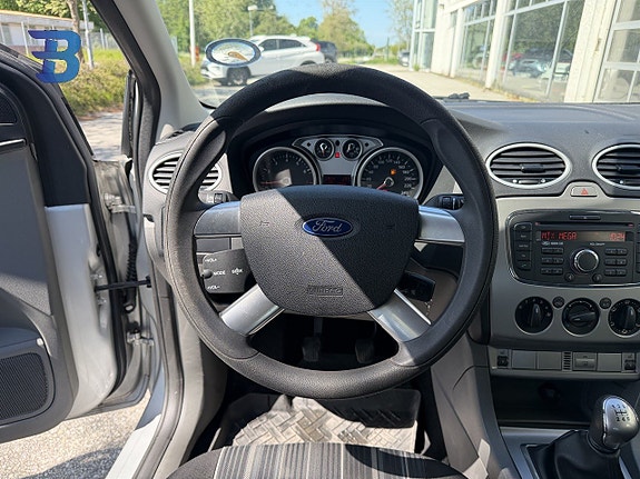 Ford Focus 10 of 15