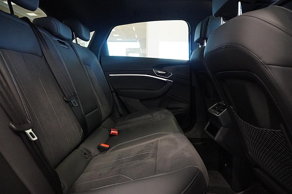 Audi Q8 e-tron 13 of 23