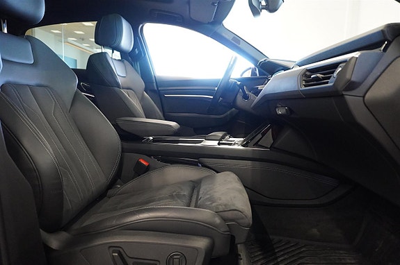 Audi Q8 e-tron 15 of 23