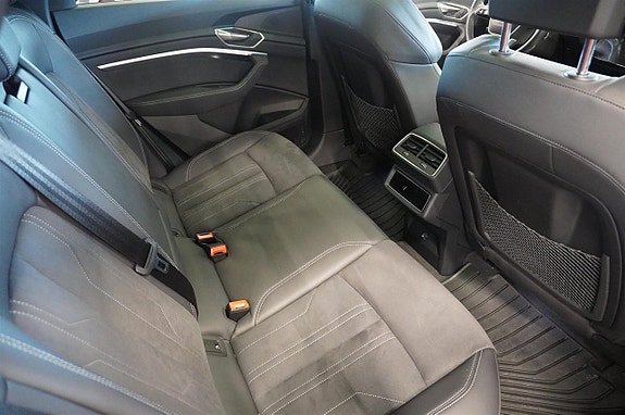 Audi Q8 e-tron 14 of 23