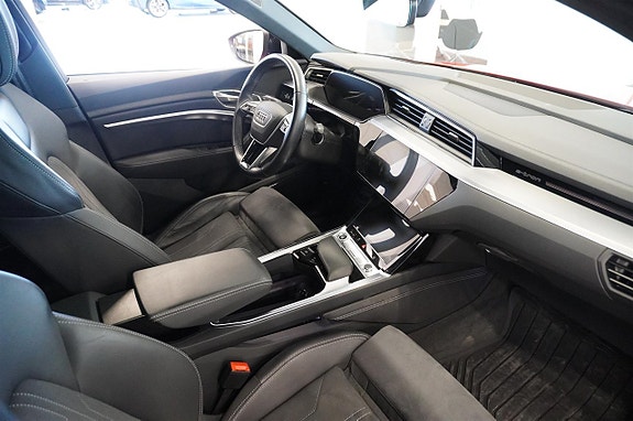 Audi Q8 e-tron 17 of 23