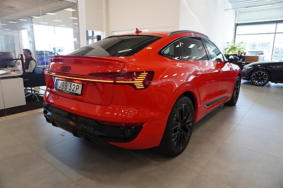 Audi Q8 e-tron 6 of 23