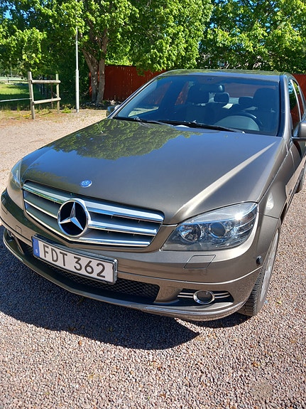 Mercedes-Benz C180 2 of 2