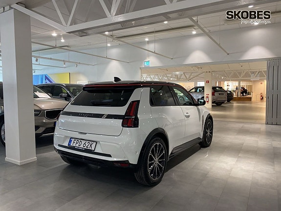 Renault 5 E-Tech 6 of 16