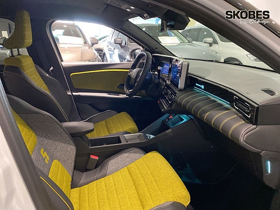 Renault 5 E-Tech 10 of 16