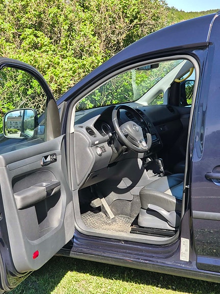 Volkswagen Caddy Maxi 3 of 5