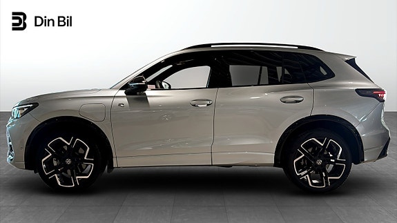 Volkswagen Tiguan 2 of 5