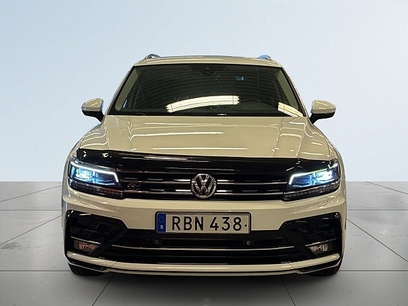 Volkswagen Tiguan 2 of 5