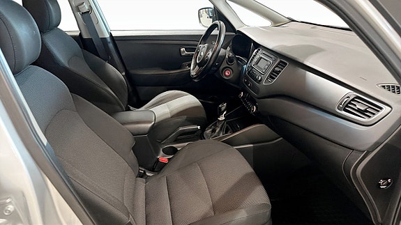 Kia Carens 3 of 5