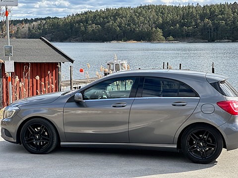 Mercedes-Benz A200 2 of 3