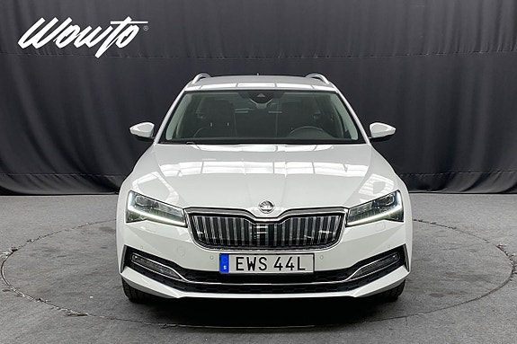 Skoda Superb 2 of 5