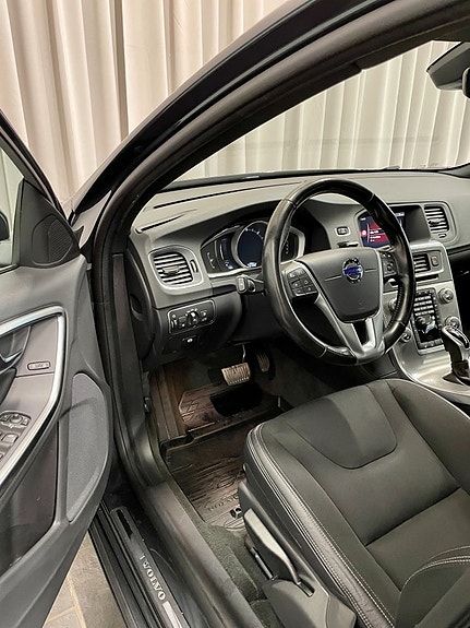 Volvo V60 7 of 24