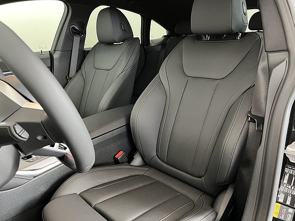BMW i4 7 of 14