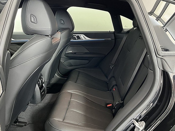 BMW i4 11 of 14