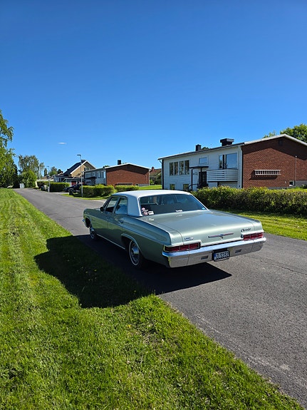 Chevrolet Impala 3 of 5