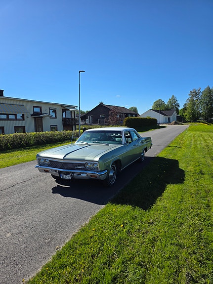 Chevrolet Impala 4 of 5